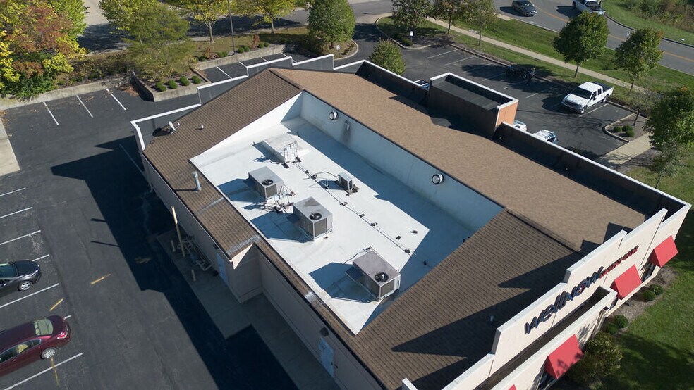 More Photos Of 123 S Franklin Rd, Bloomington Storefront For Sale