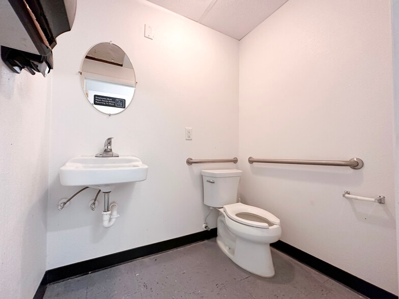 More Photos Of 3706 N Highway 1, Cocoa Freestanding For Sale