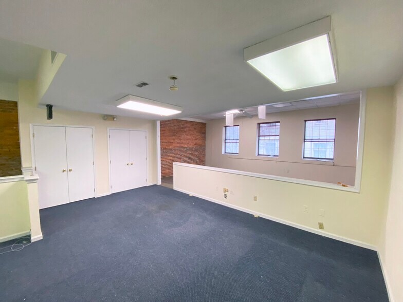 More Photos Of 214 E Lexington St, Baltimore Office For Sale
