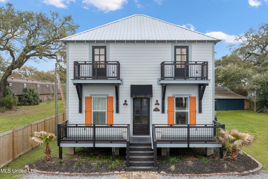 More Photos Of 647 Howard Ave, Biloxi Office Residential For Sale