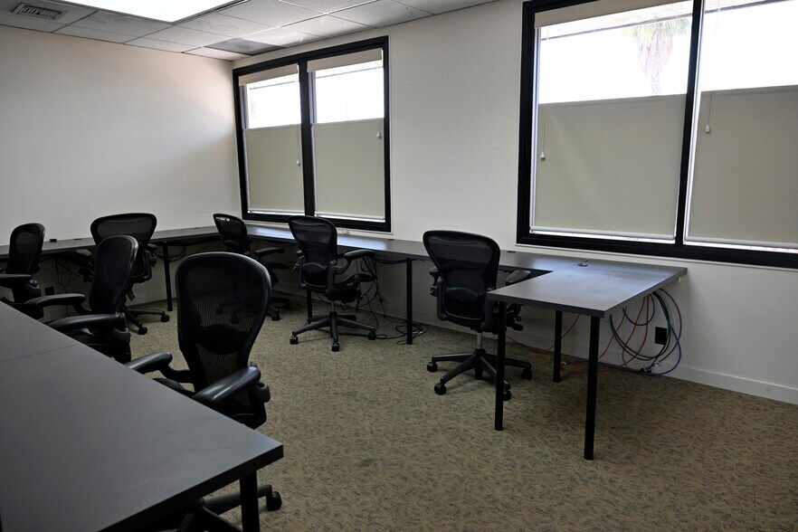 More Photos Of 1819 W Olive Ave, Burbank Office For Lease