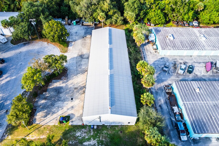 More Photos Of 820 35th Ct, Vero Beach Warehouse For Sale