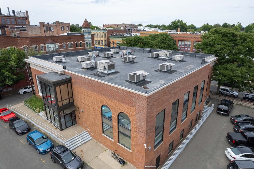 More Photos Of 47 Pleasant St, Northampton Office For Lease