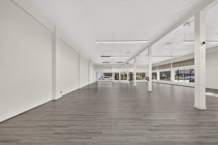 More Photos Of 1300-1340 Broadway Ave, Atwater Storefront For Lease
