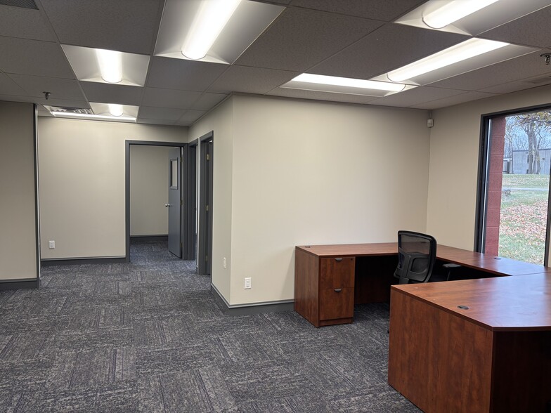 More Photos Of 2730 N Niagara Ln, Plymouth Manufacturing For Lease