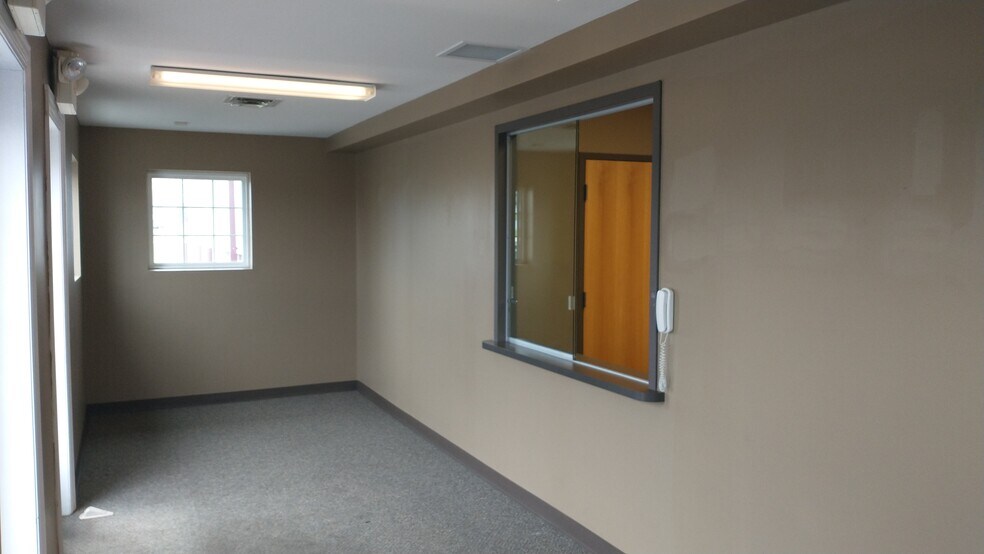 More Photos Of 171 S Lester Ave, Sidney Warehouse For Lease