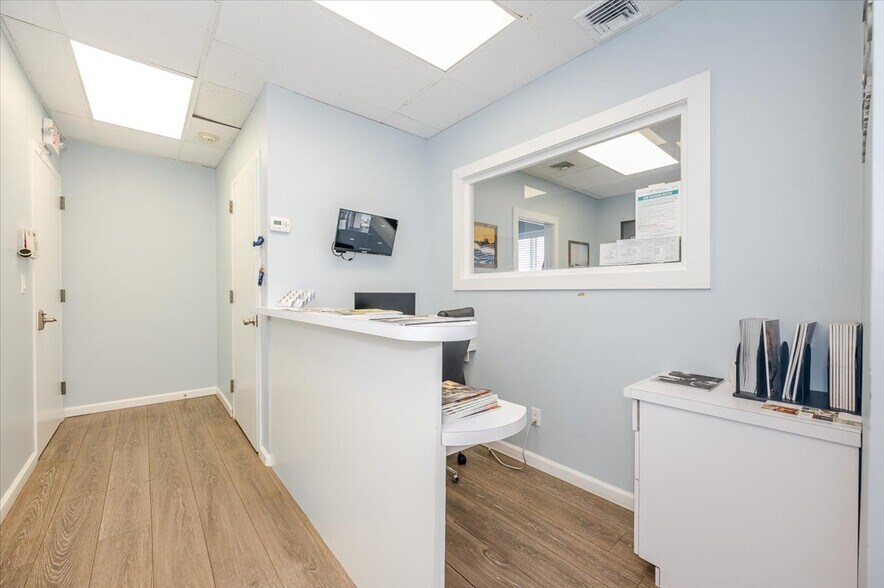 More Photos Of 350 National Blvd, Long Beach Storefront Retail Office For Lease