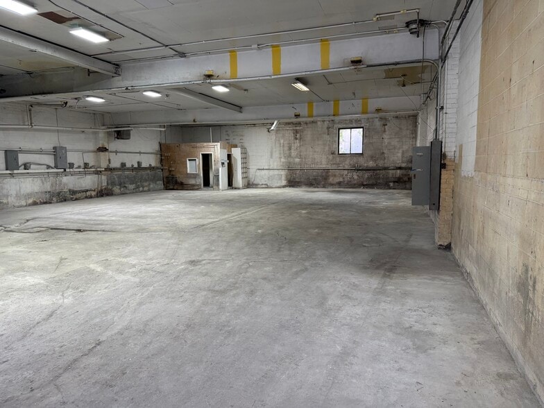More Photos Of 35-27 Vernon Blvd, Long Island City Warehouse For Sale