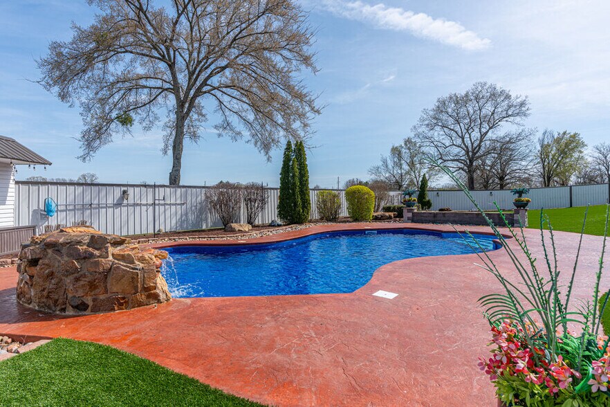 More Photos Of 464779 E 1070 Rd, Sallisaw Flex For Sale