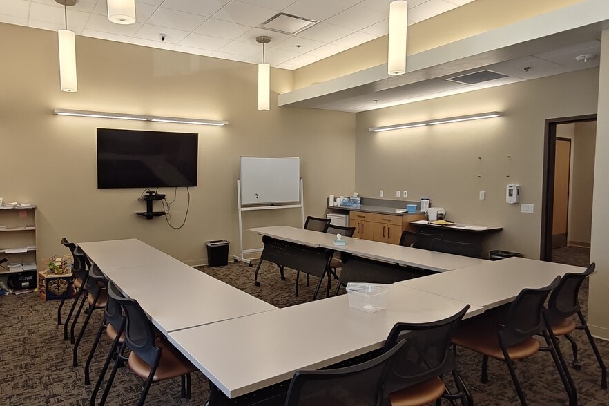 More Photos Of 3210 E Rd, Clifton Office For Sale