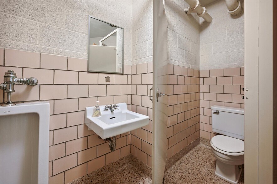 More Photos Of 725 Navarre Ave, Toledo Religious Facility For Sale