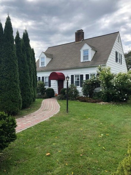 More Photos Of 94 Plaine Hill Rd, Woodstock Hotel For Sale