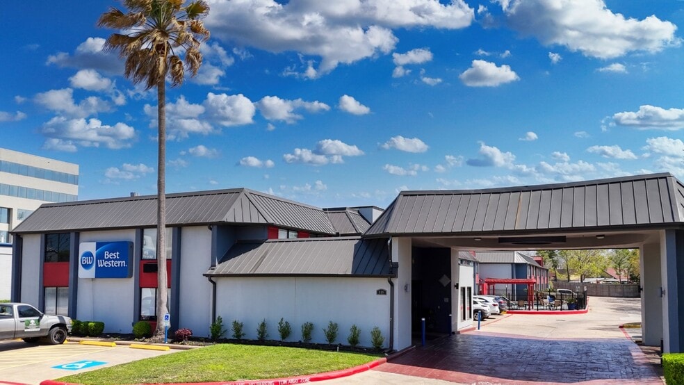 More Photos Of 889 W Bay Area Blvd, Webster Hotel For Sale