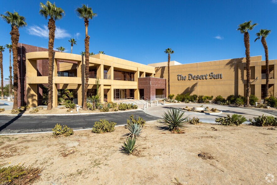 More Photos Of 750 N Gene Autry Trl, Palm Springs Showroom For Sale