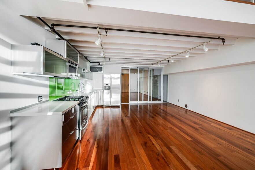 More Photos Of 1850 Industrial St, Los Angeles Apartments For Lease