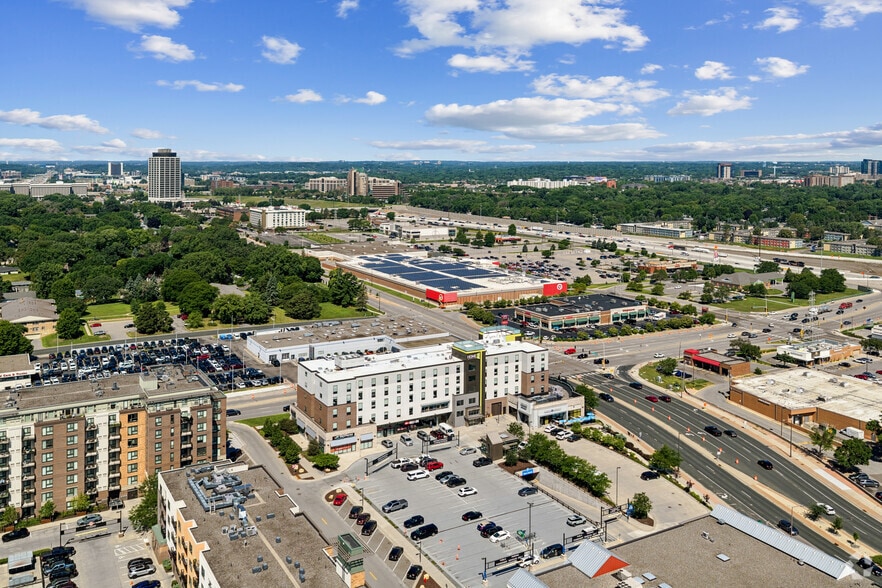 More Photos Of 2100 W 80 1/2 St, Bloomington Freestanding For Lease