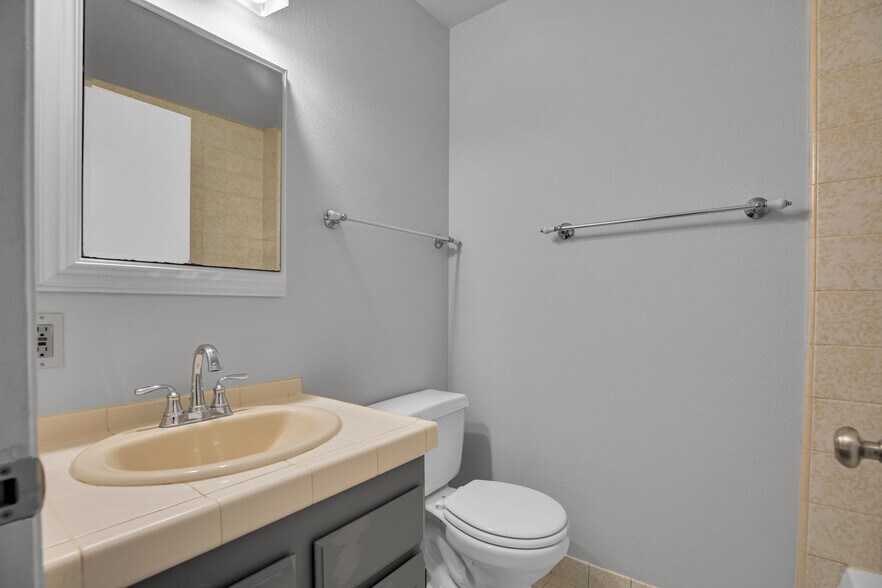 More Photos Of 1215 NW 21st Ave, Portland Apartments For Sale