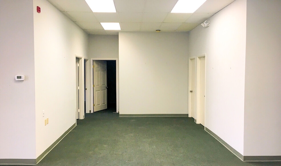 More Photos Of 631-641 Lowther Rd, Lewisberry Warehouse For Lease