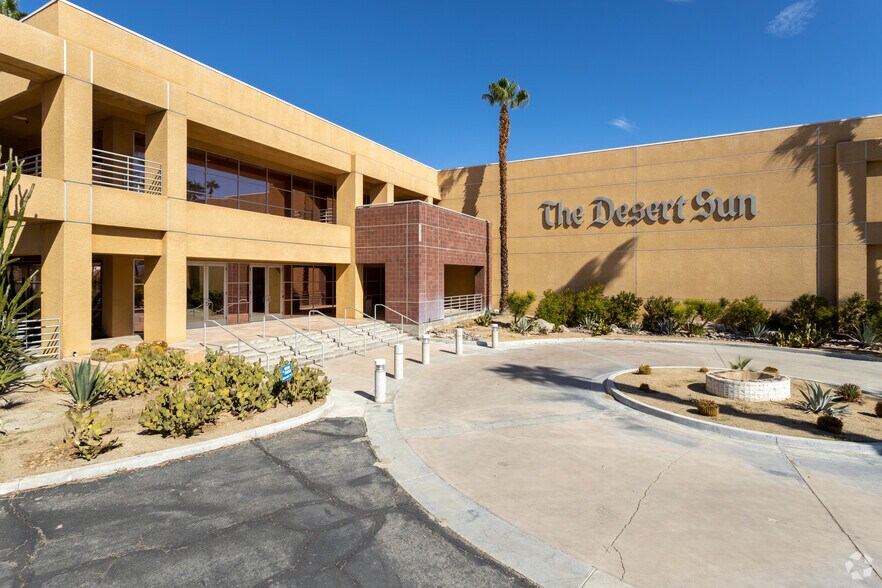 More Photos Of 750 N Gene Autry Trl, Palm Springs Showroom For Sale