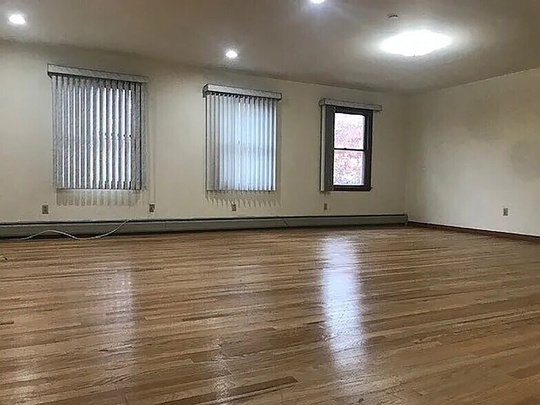 More Photos Of 260-262 Broadway, Bayonne Showroom For Sale