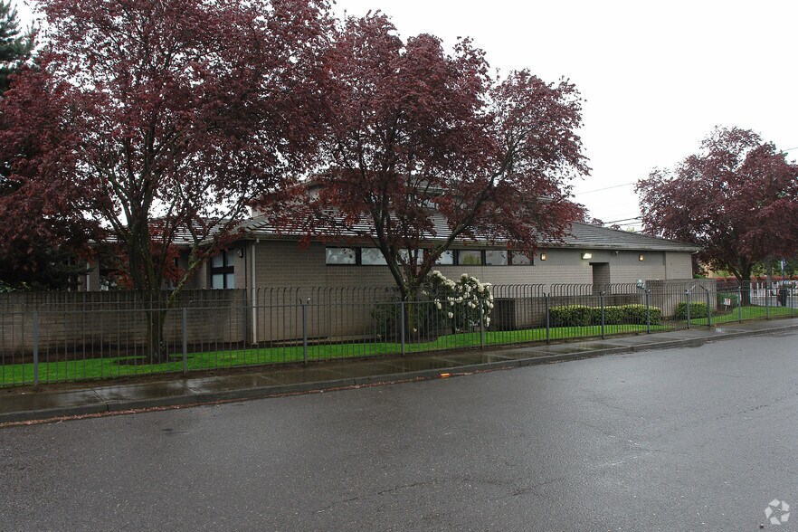 More Photos Of 1952 SE 122nd Ave, Portland Office For Sale