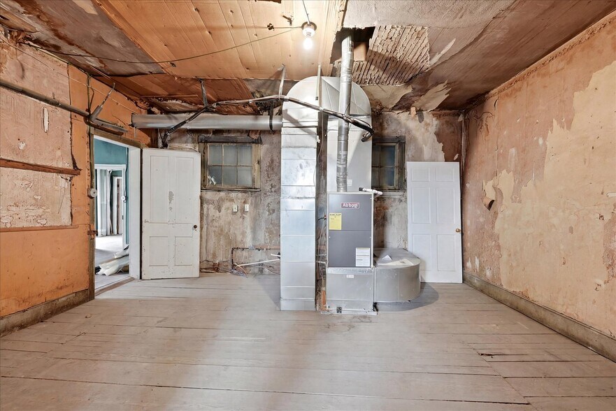 More Photos Of 48 W Boscawen St, Winchester Storefront Retail Office For Sale