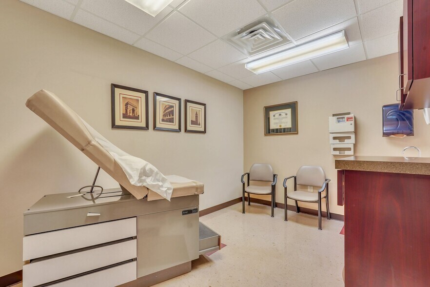 More Photos Of 11706 Mercy Blvd, Savannah Medical For Lease