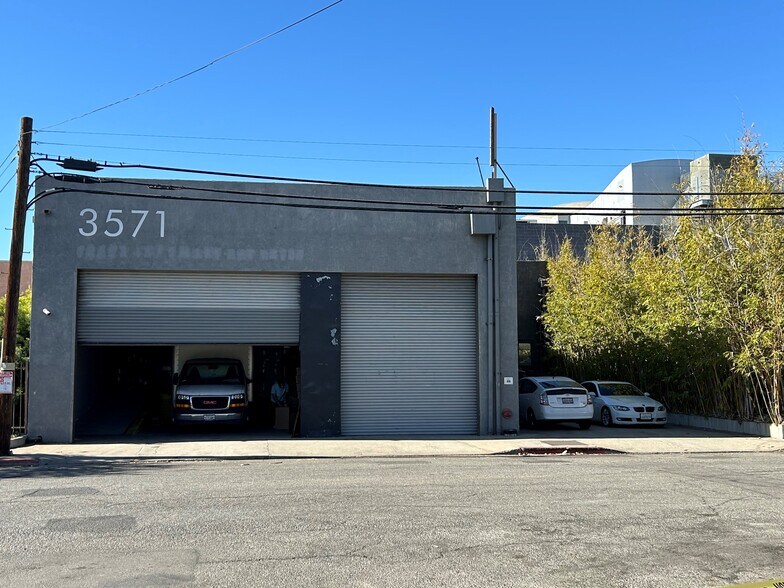 More Photos Of 3571 Hayden Ave, Culver City Warehouse For Lease