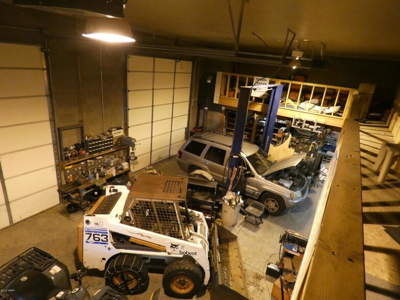 More Photos Of 3600 W White Mountain Blvd, Lakeside Showroom For Sale