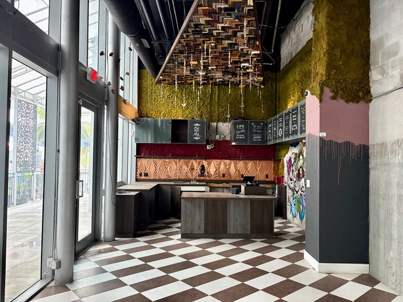 More Photos Of 200 Biscayne Boulevard Way, Miami Hotel For Lease