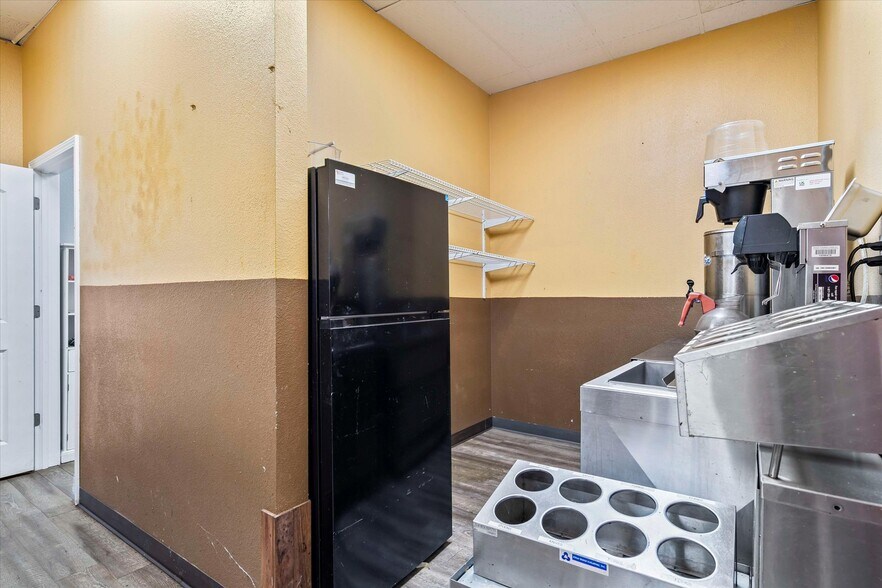 More Photos Of 205 Maple St, Overbrook Mixed Retail For Sale