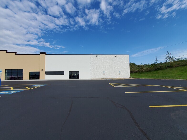 More Photos Of 1920 Edinboro Rd, Erie Flex For Lease