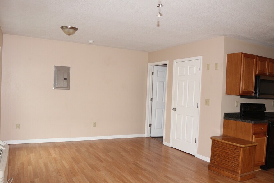 More Photos Of 1708 S Main St, South Jacksonville Apartments For Sale
