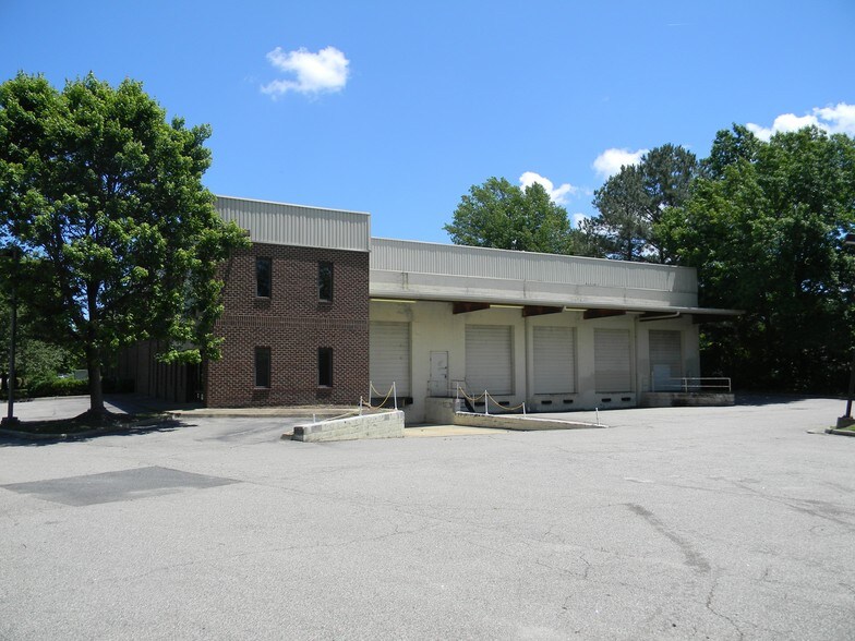 More Photos Of 5255 Henneman Dr, Norfolk Light Distribution For Lease