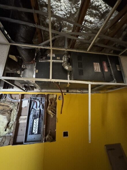 More Photos Of 508-514 Main St, Grandview Bar For Lease