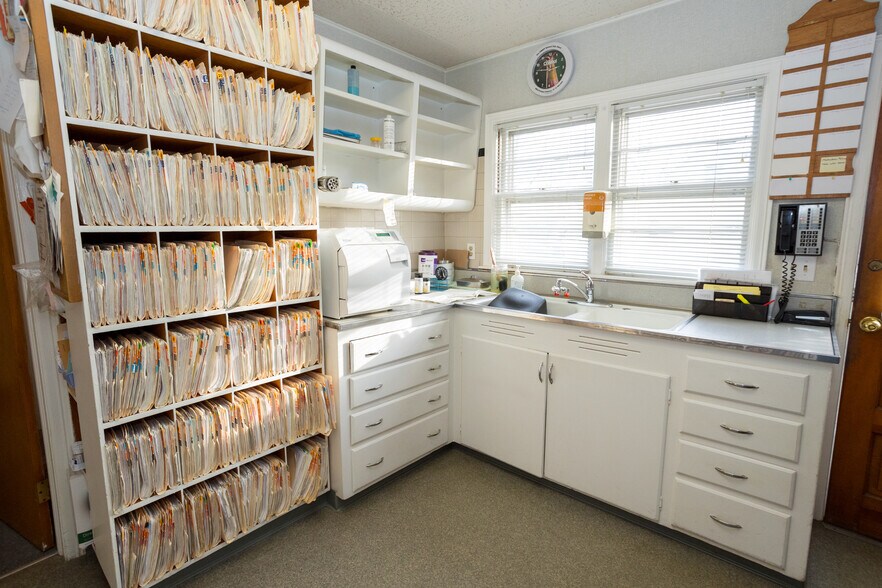 More Photos Of 73 Amboy Ave, Metuchen Medical For Sale