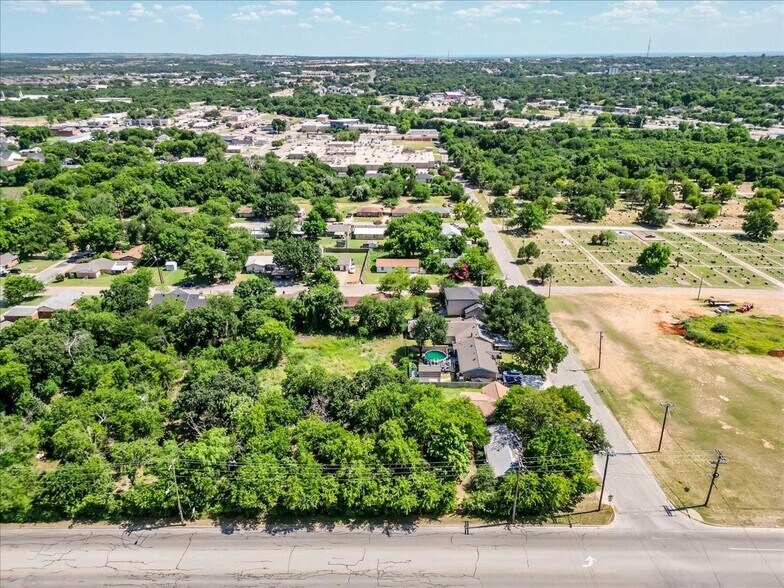 More Photos Of 410 N Mill St, Weatherford Land For Sale