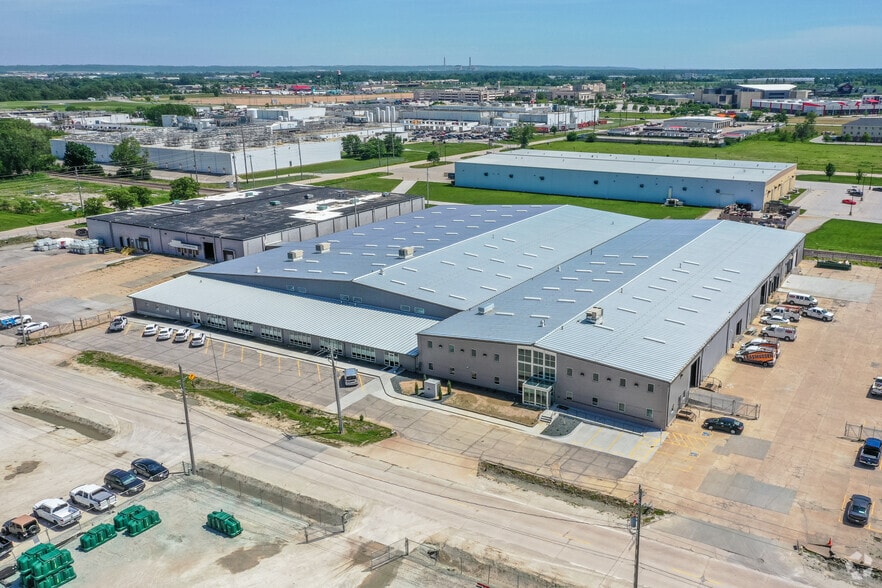 More Photos Of 3211 Nebraska Ave, Council Bluffs Warehouse For Lease