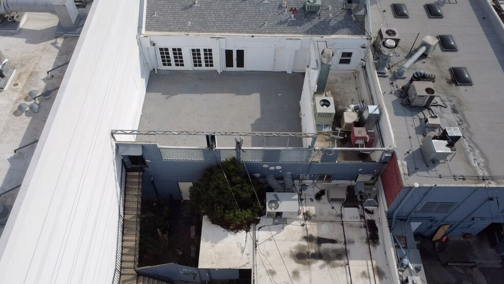 More Photos Of 11829 Wilshire Blvd, Los Angeles Storefront For Sale