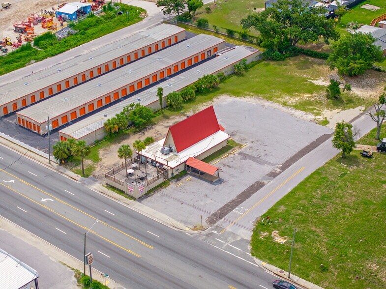 More Photos Of 1623 W 15th St, Panama City Bar For Sale