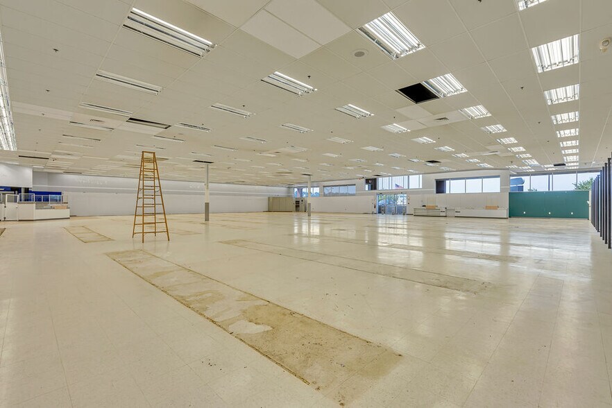 More Photos Of 351 Brighton Ave, Rochester Freestanding For Lease