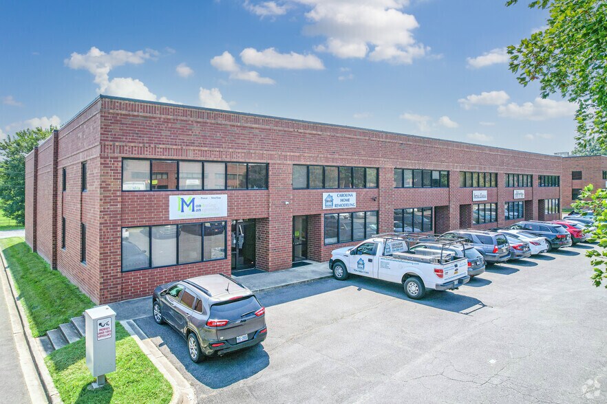 More Photos Of 364-374 Crompton St, Charlotte Light Distribution For Sale