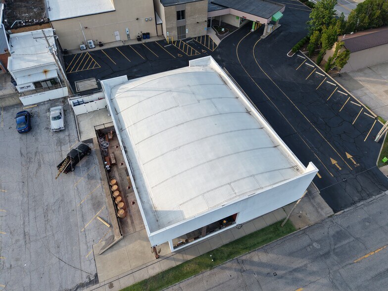 More Photos Of 113 W Jackson St, Sparta Freestanding For Sale