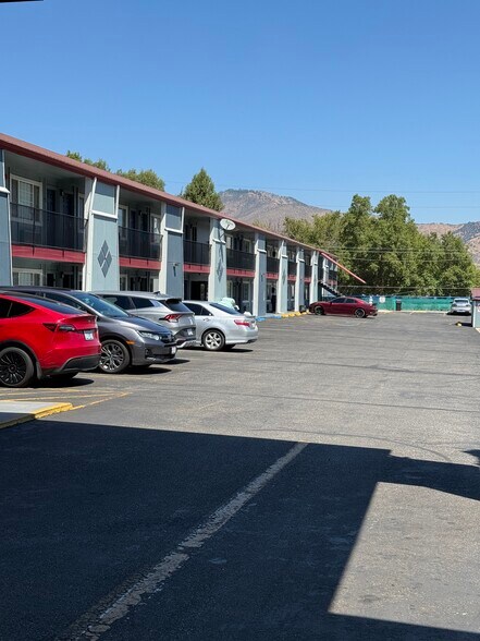 More Photos Of 136 Montague Rd, Yreka Hotel For Sale