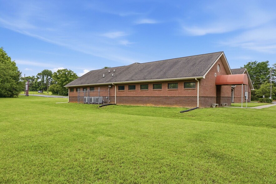 More Photos Of 329 Wesley St, Johnson City Medical For Sale