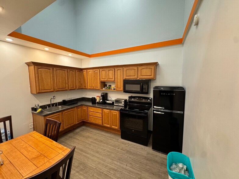 More Photos Of 2151 Consulate Dr, Orlando Loft Creative Space For Lease