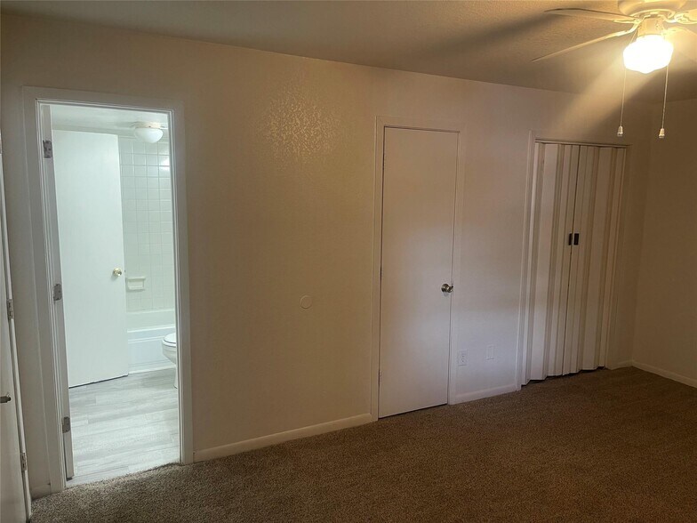More Photos Of 322 S Waco St, Weatherford Apartments For Sale