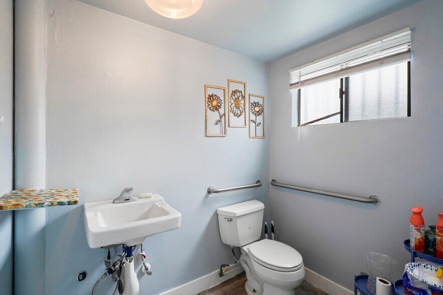 More Photos Of 14406-14410 Ventura Blvd, Sherman Oaks Storefront Retail Office For Lease