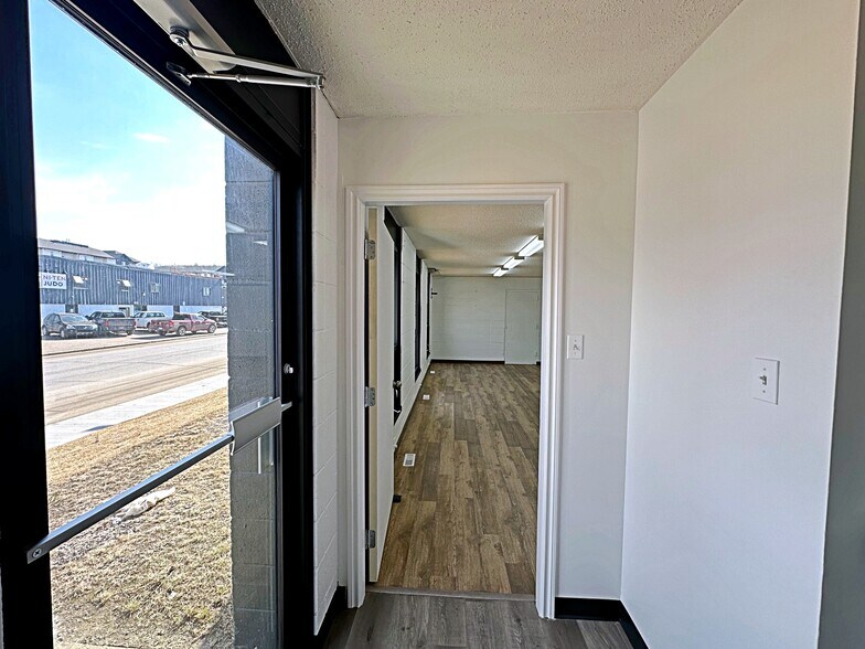 More Photos Of 8127 Fraser Av, Fort McMurray Service For Lease