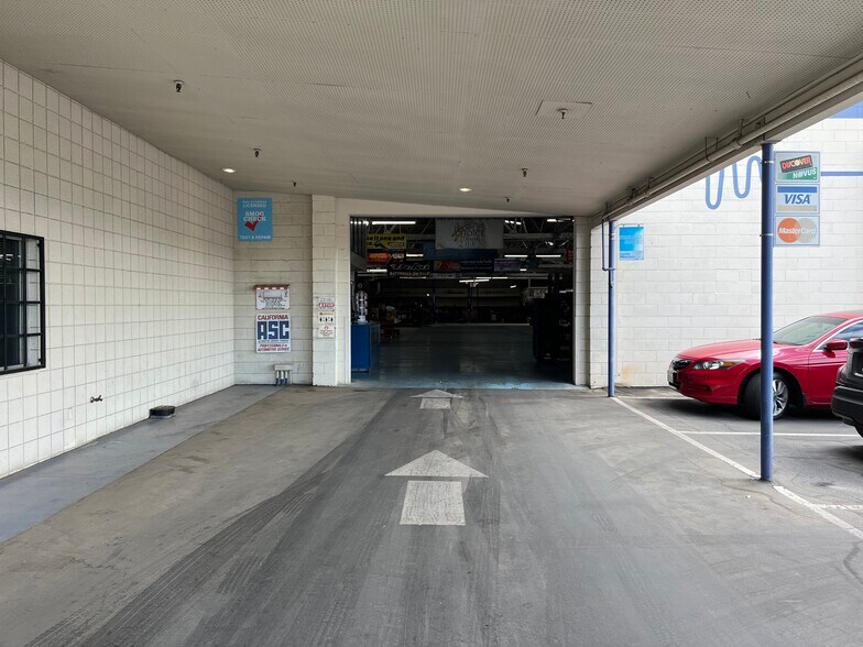 More Photos Of 1744 N Blackstone Ave, Fresno Freestanding For Lease